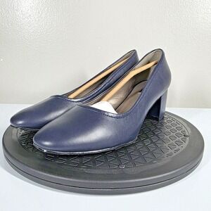 Women's Array Daphne Pumps / Chunky Heel Size 9W Navy New Without Box